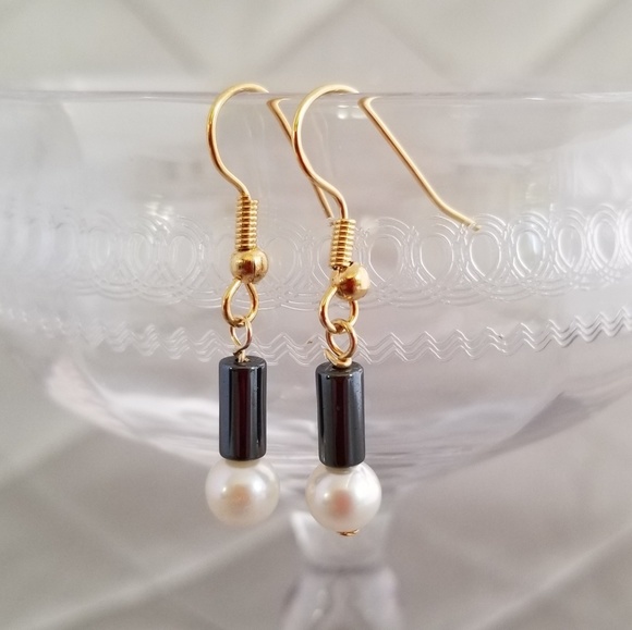 Sea Pearl & Hematite Earrings - Picture 2 of 4